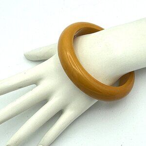 BAKELITE butterscotch bangle bracelet - chunky rounded opaque vintage 1930s 40s